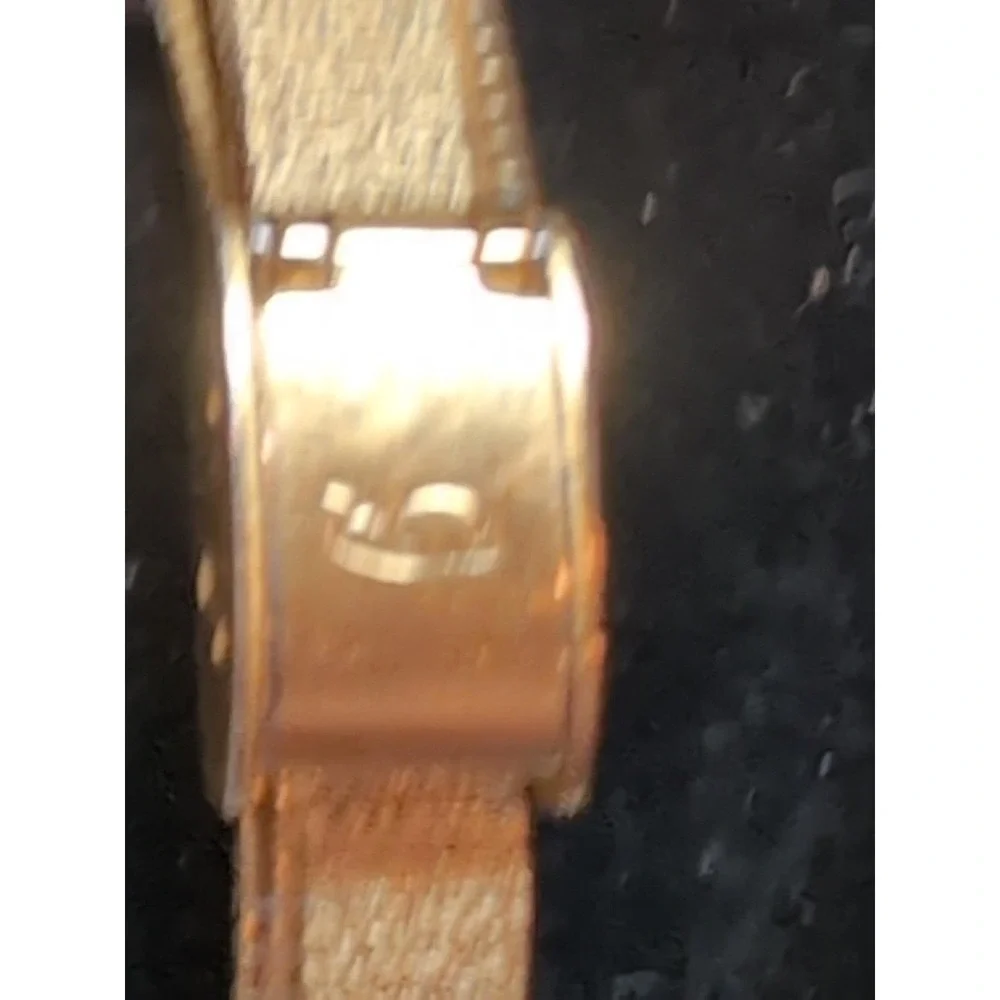 Oscar de la Renta Ladies Watch Gold Tone Textured Bracelet Black Dial 45-196